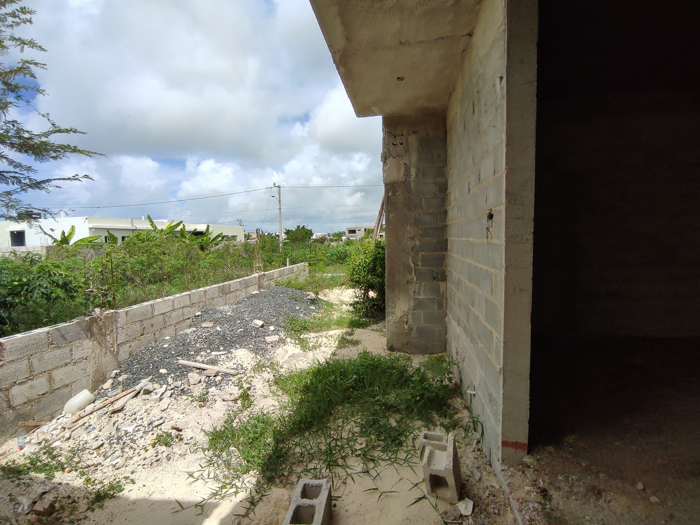 casas - SE VENDE CASA EN CONSTRUCCION de Esquina, 329Mts. EN Residencial Naime  3