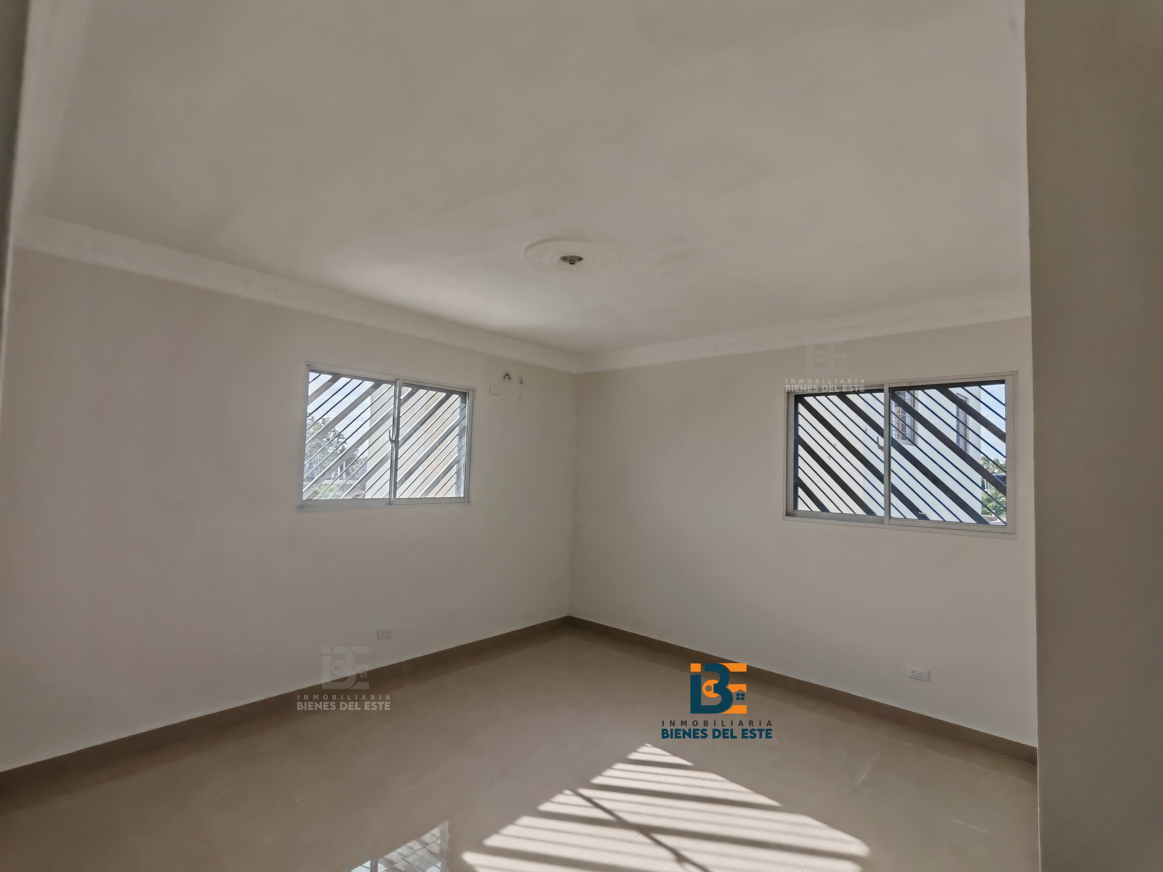 apartamentos - Se Alquila Apartamento de Tres habitaciones en SPM 7