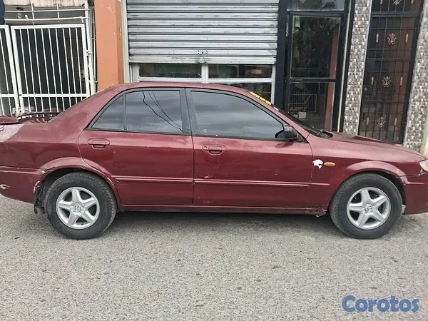 carros - Se vende Mazda 323 año 2002 7