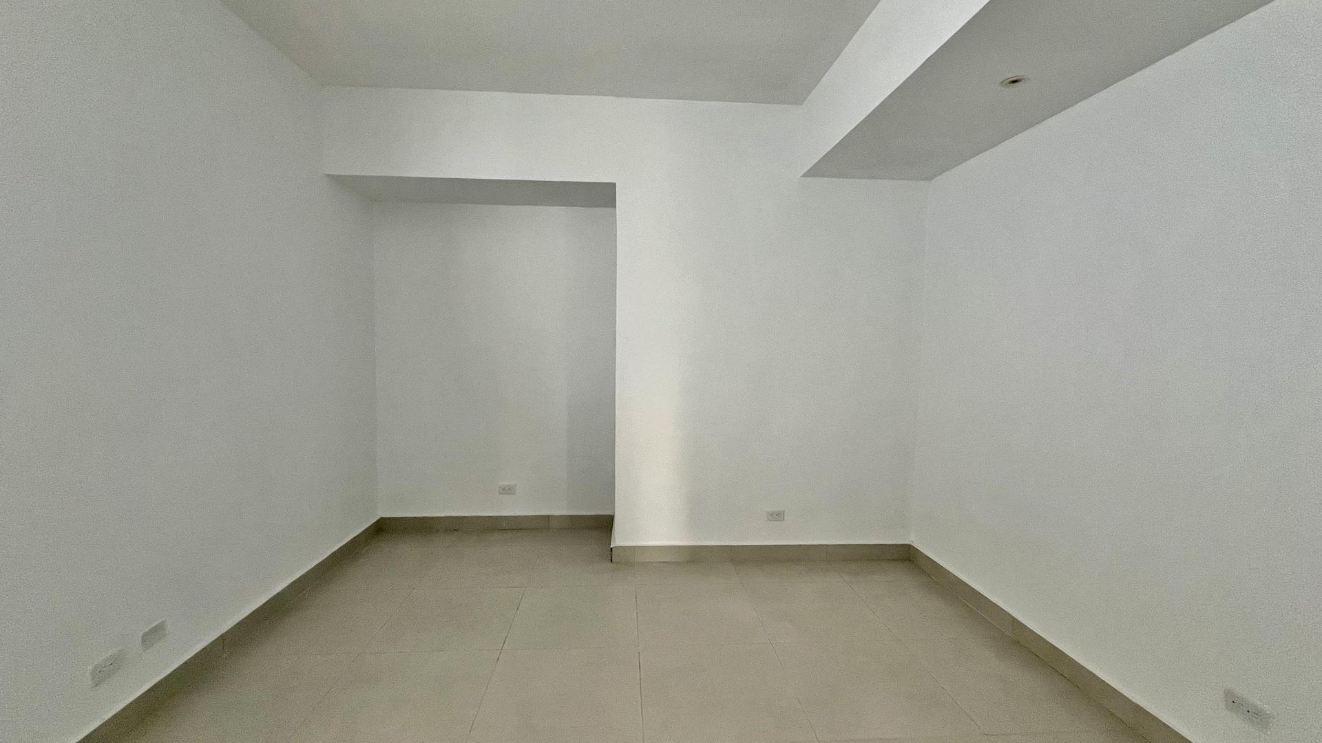 oficinas y locales comerciales - ¡Local Comercial en Alquiler con Terraza en La Julia, Santo Domingo! 3