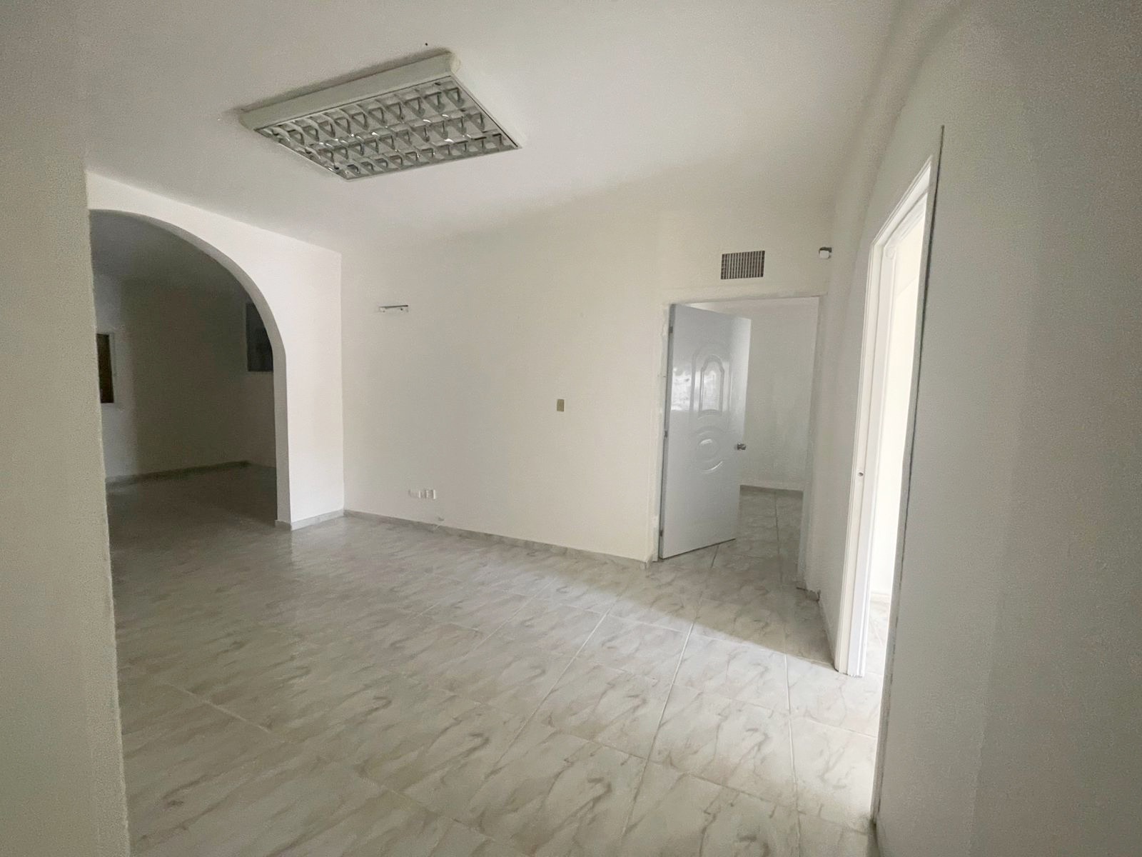 oficinas y locales comerciales - Local céntrico y comercial  8