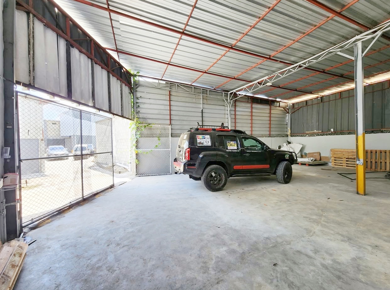 oficinas y locales comerciales - Nave céntrica en Herrera  2