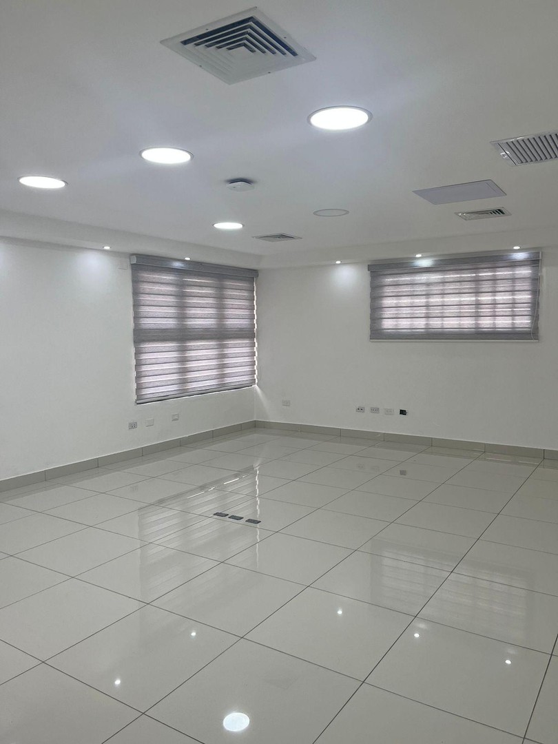 oficinas y locales comerciales - En Alquiler Local de Oficina en los prados Segundo Nivel con 150m2 y 3 parqueos  1