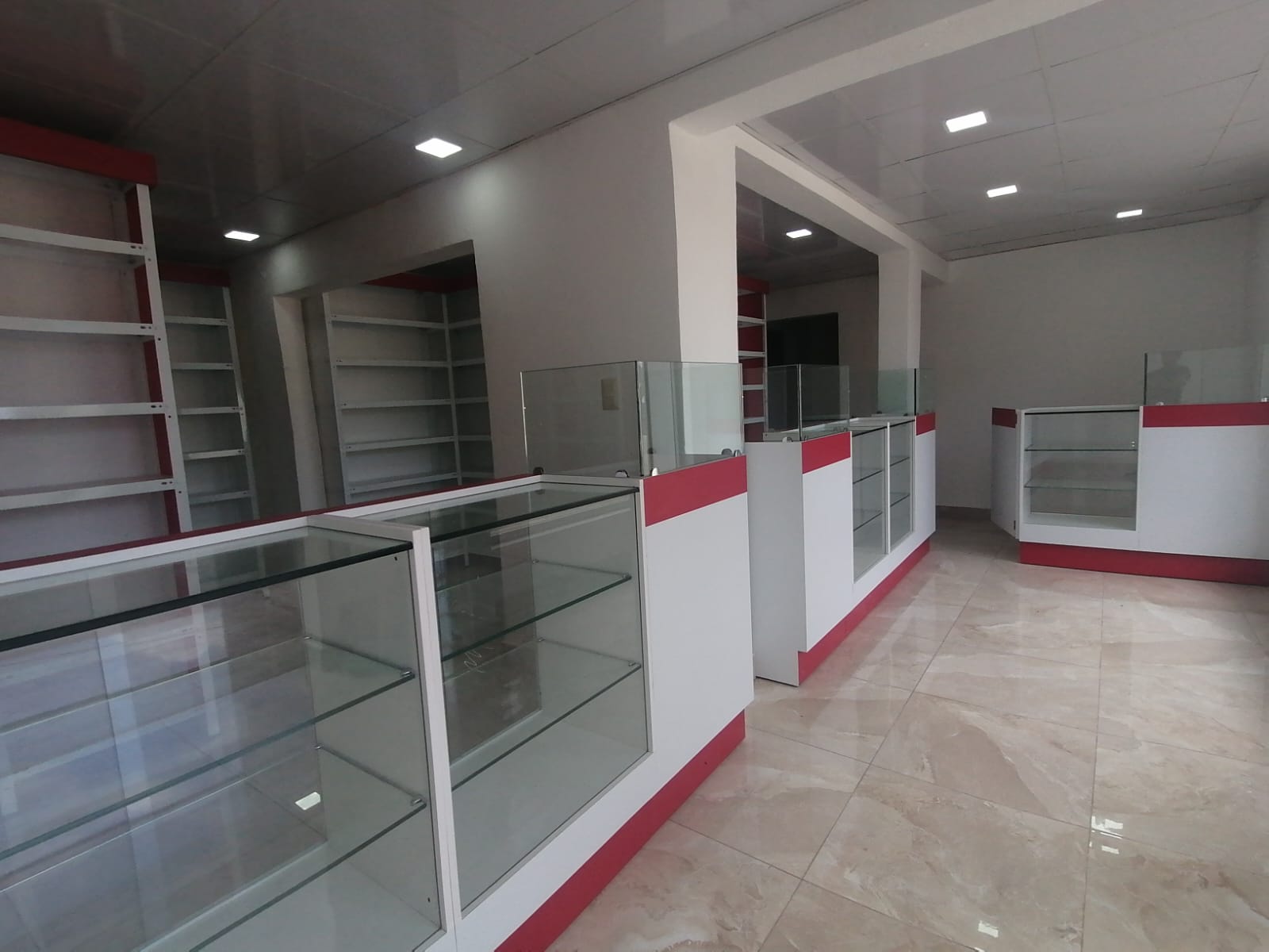 oficinas y locales comerciales - LOCAL EN VENTA 503 MTS , con dos Aptos atras 8.8mm 6