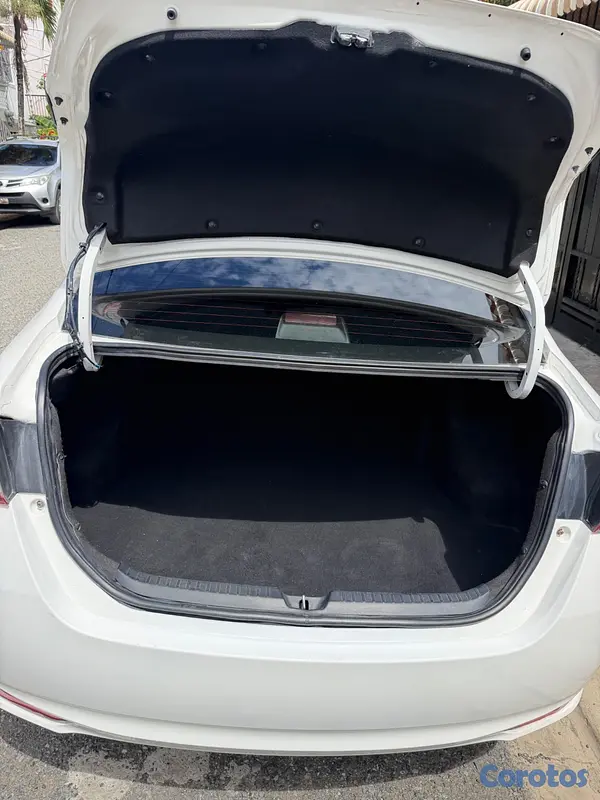 carros - Toyota Yaris año 2018 11