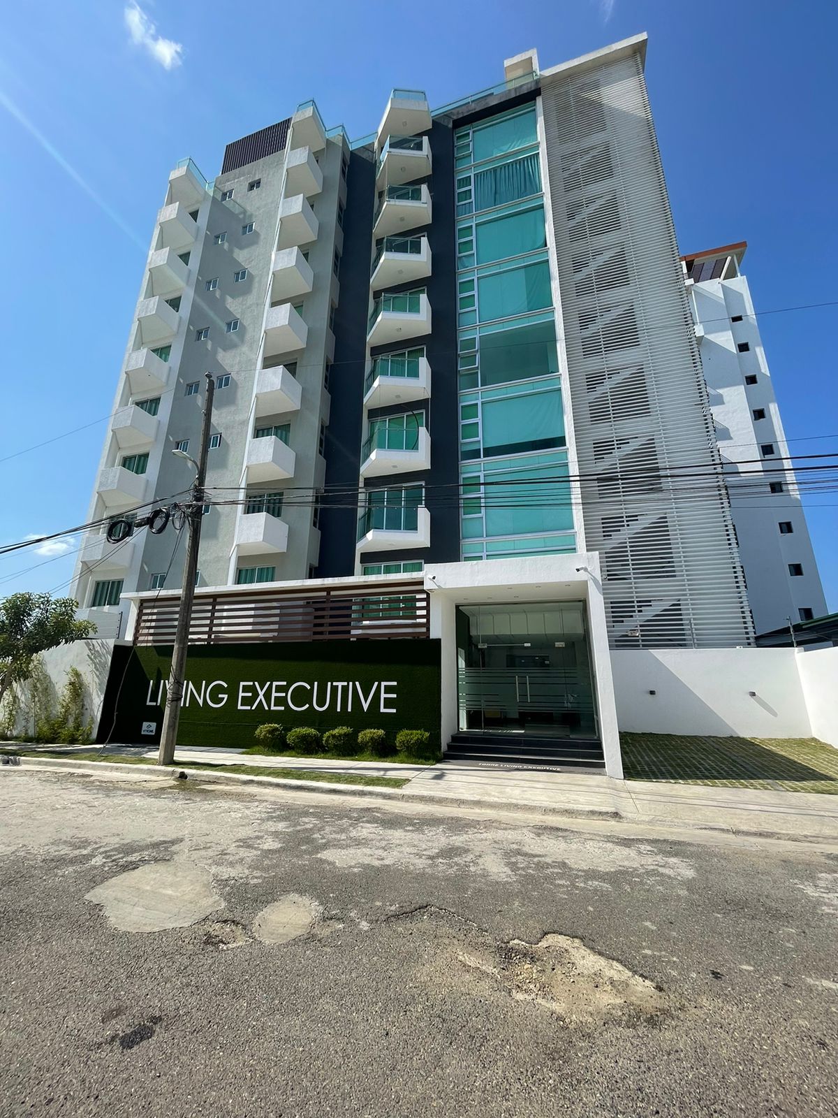 apartamentos - Apartamento en Torre con Area Social, Urb. Thomen