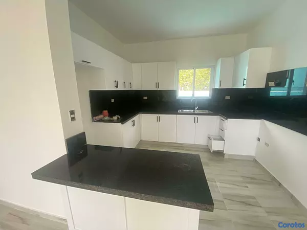 oficinas y locales comerciales - 🏢 Propiedad en Venta en Torre Alta con Potencial C 6