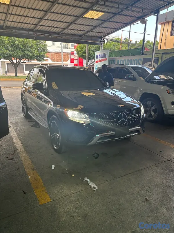 jeepetas y camionetas - Mercedes-Benz GLC 300 2019 Full Luxury Excelente Estado 2