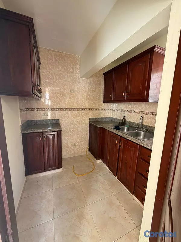 casas - Exclusiva Residencia en Baní | Piscina, Jardines y Amplios Espacios 4