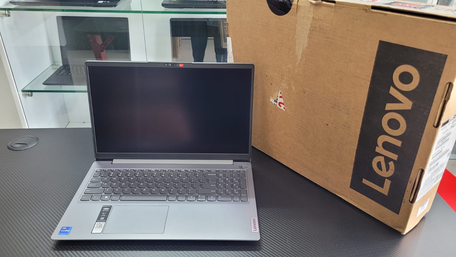 computadoras y laptops - Laptop Lenovo TOUCH core I7 12VA 8GB 512 15.6 PLG 1