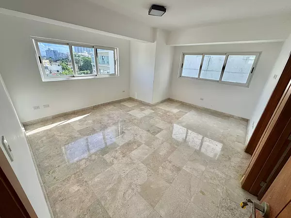 apartamentos - Apartamento en Venta SERRALLÉS  USD 300,000.00  5