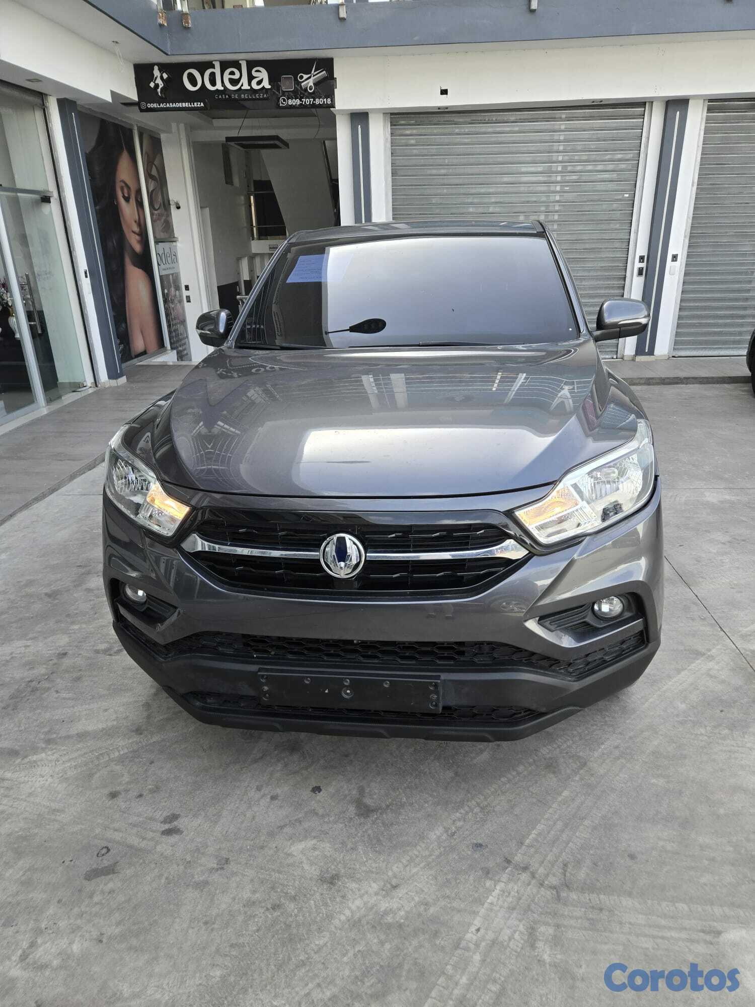 jeepetas y camionetas - KGM REXTON 2021 GRIS OSCURO DIESEL 16