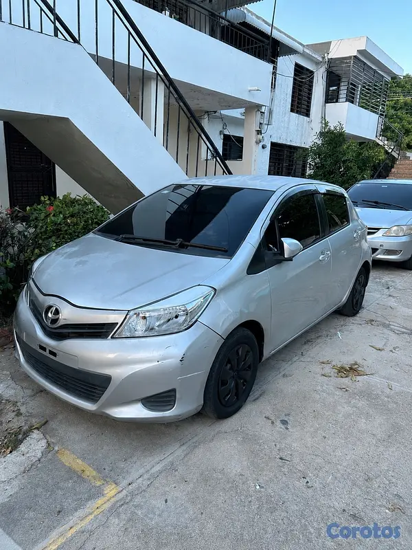 carros - Toyota vitz 2012 1
