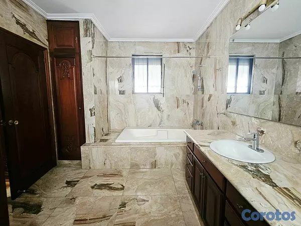 casas - Alquiler De Casa Residencial en ensanche Paraiso 6