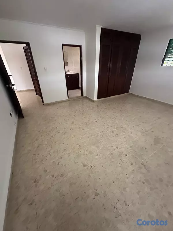 casas - Vendo Casa de 3 niveles en La Castellana, 4 HABS., 350 Mts.2 de OPORTUNIDAD 8