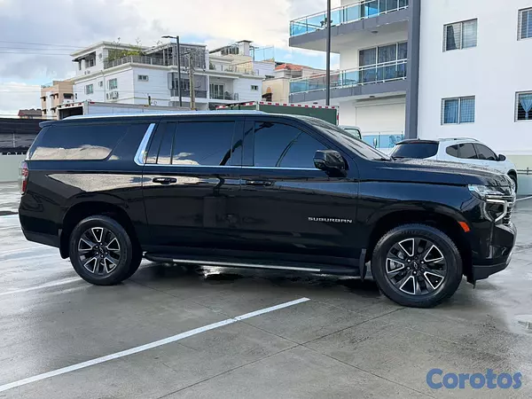 jeepetas y camionetas - Chevrolet Suburban LT 2022 8
