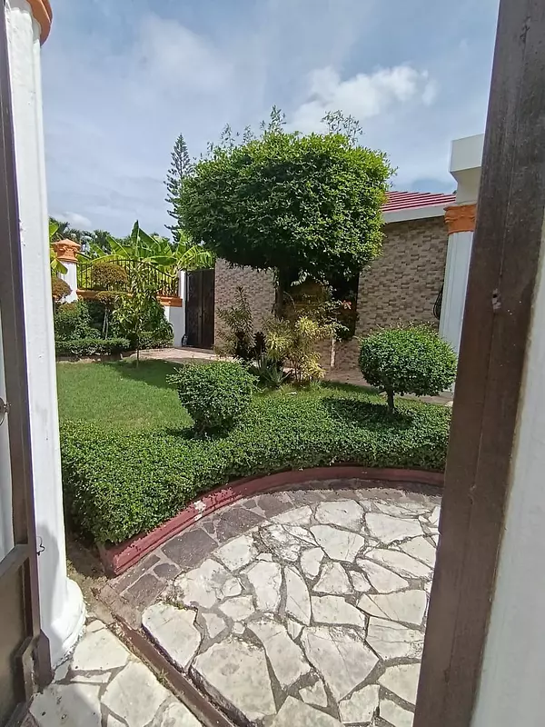casas - Vivienda con Patio en Llanos de Gurabo 3