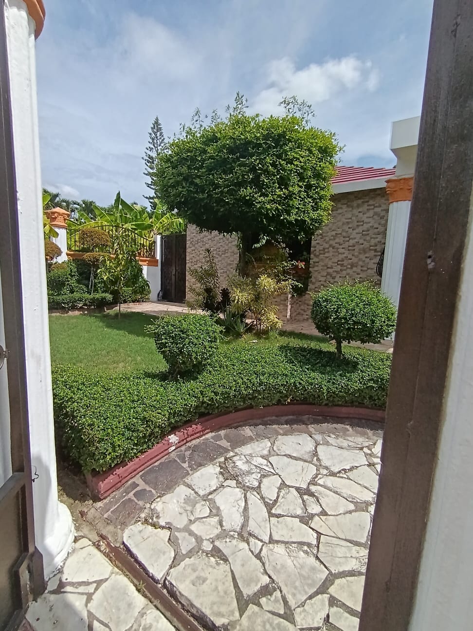 casas - Vivienda con Patio en Llanos de Gurabo 2