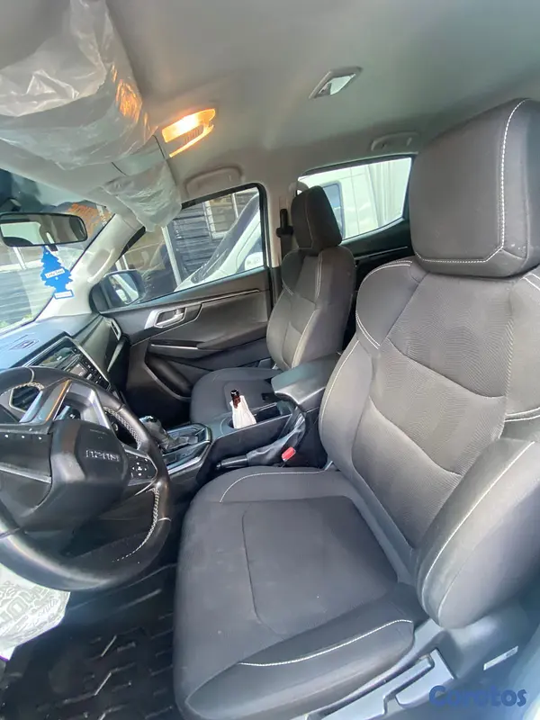 jeepetas y camionetas - Isuzu Dmax 4x4 2024 7