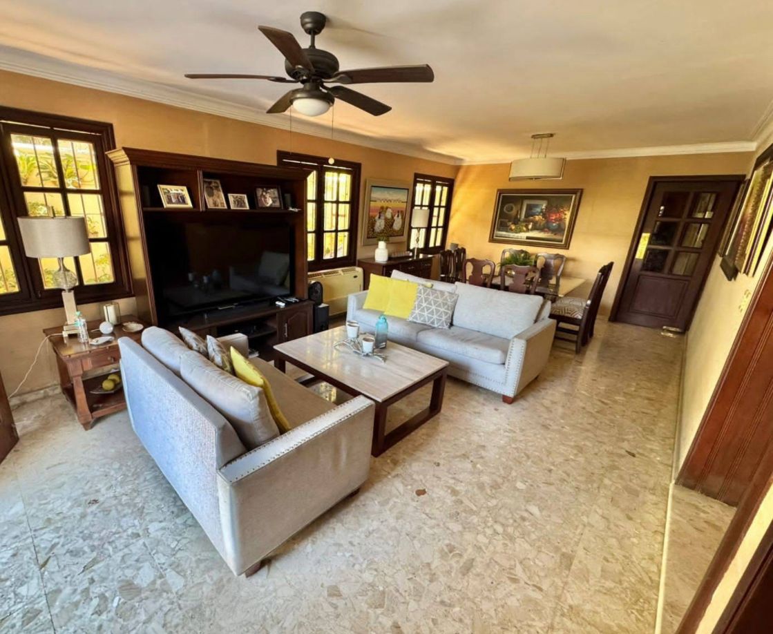 casas - Casa en Venta en las praderas con patio distrito N 4