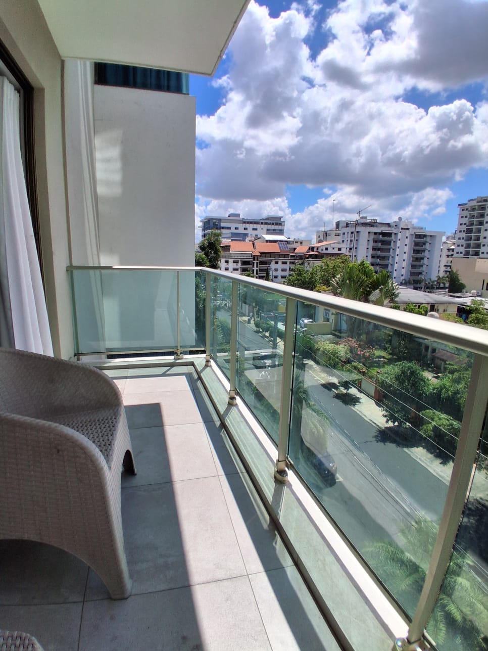 apartamentos - Apartamento Amueblado en piantini    US$ 2,400 4