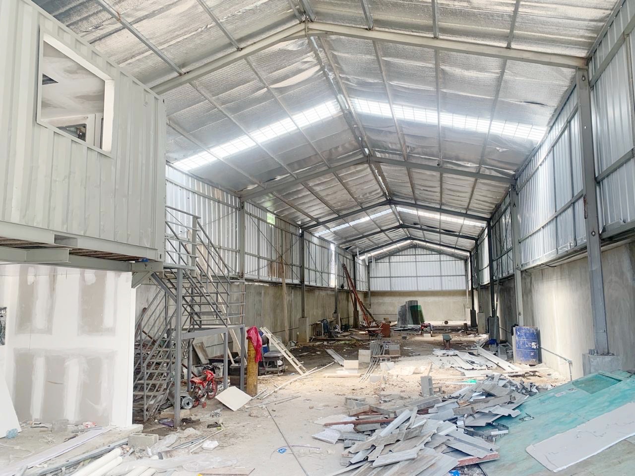 oficinas y locales comerciales - Nave céntrica en la Fe  5