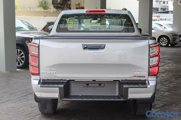 jeepetas y camionetas - Isuzu DMAX 5