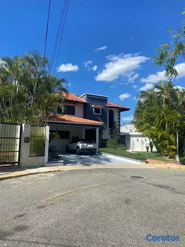 casas - venta de casa en cuesta hermosa III con piscina Distrito nacional Santo Domingo  9