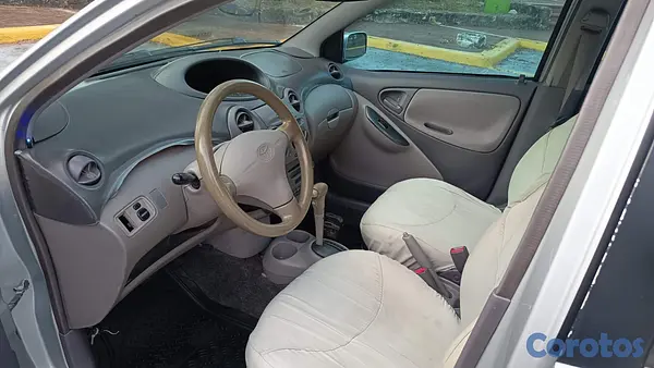 carros - TOYOTA Platz 5