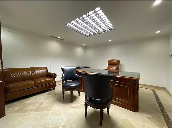 oficinas y locales comerciales - Local en Naco Amplio 10