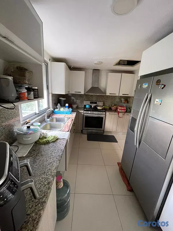apartamentos - vendo Evaristo Morales piso 4 tres habitaciones con su baño 3 parqueos balcón  15