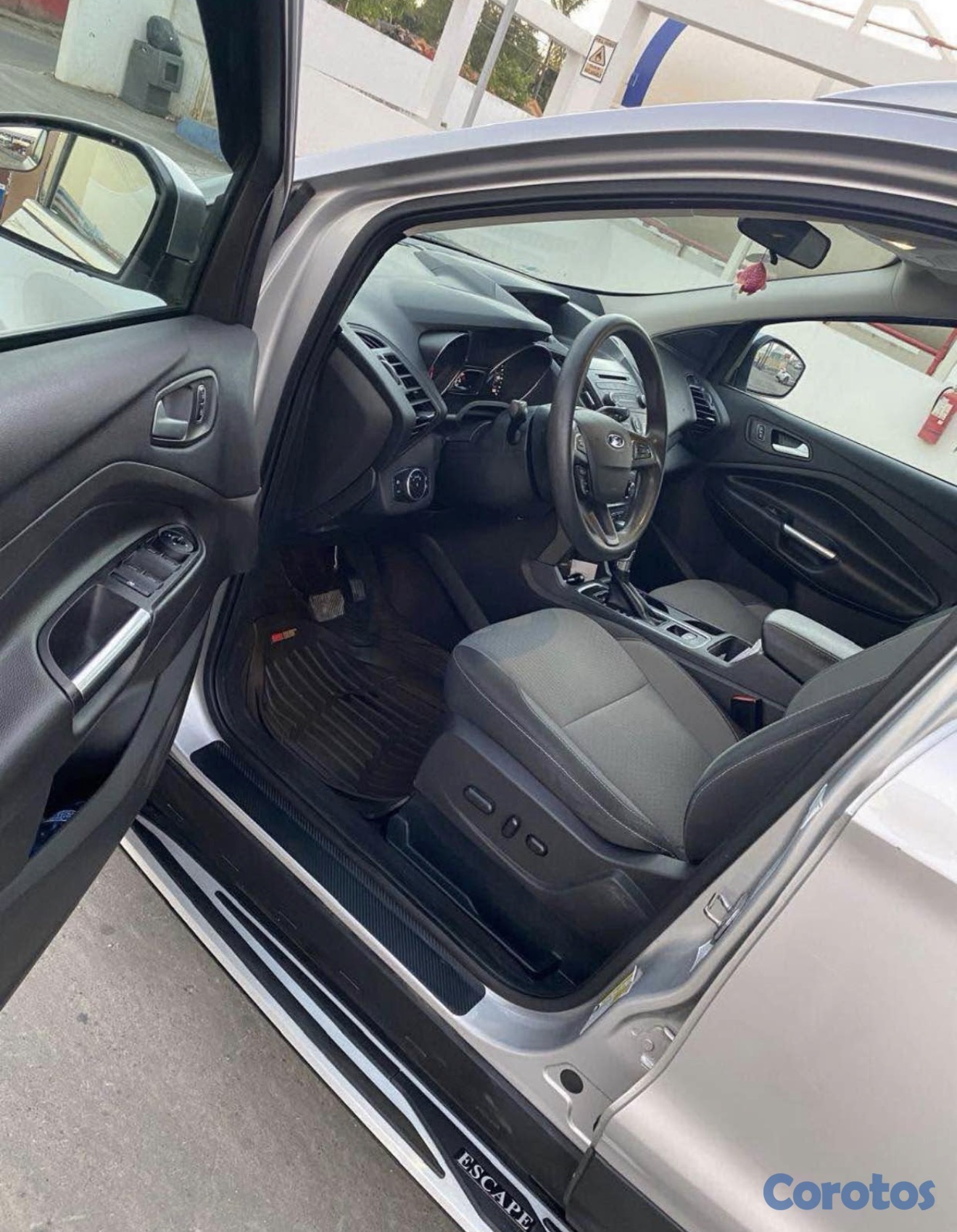 jeepetas y camionetas - Ford escape a la venta 4