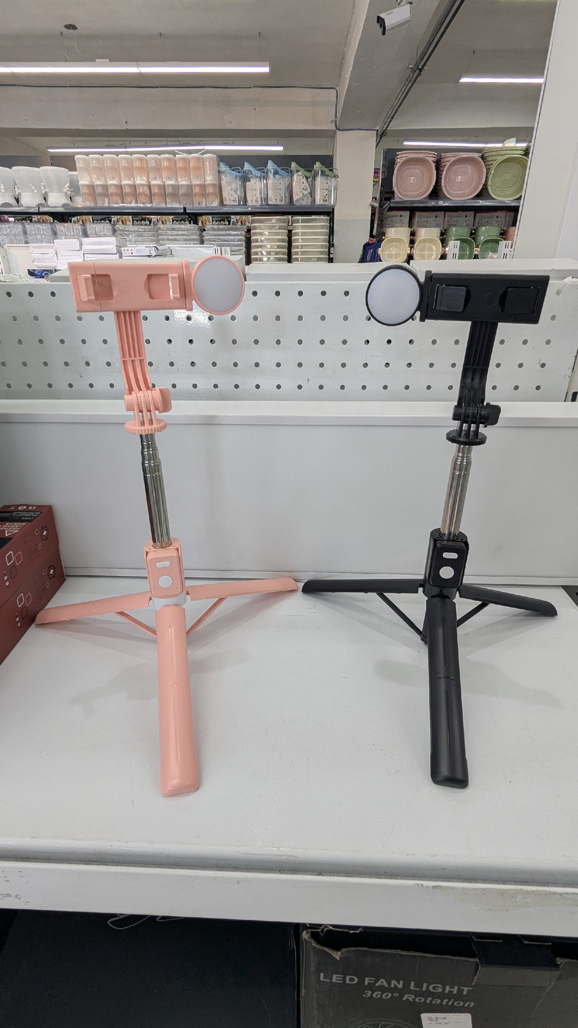 celulares y tabletas - 📸 Selfie Stick 3 en 1 con Trípode y Luz LED – Ideal para Fotos y Videos