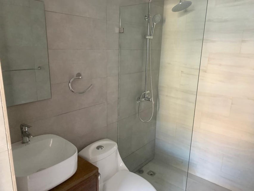 apartamentos - Apartamento en alquiler #24-1426 de 1 dormitorio, 1.5 baños, ascensor, planta E. 4