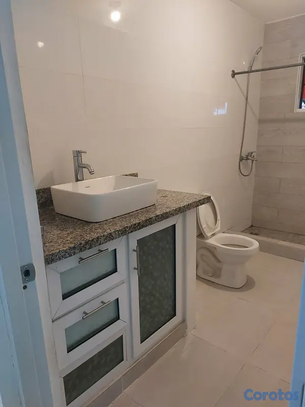apartamentos - Alquilo Apartamento 2do Nivel como nuevo Zona Oriental 2