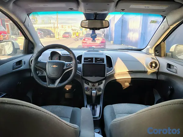 carros - Chevrolet Sonic 2015 2