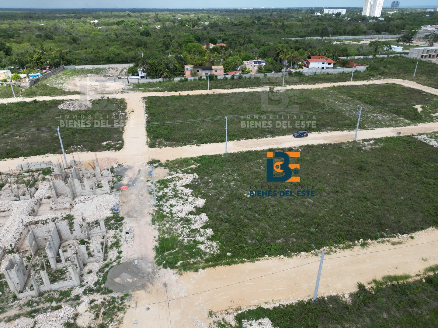 solares y terrenos - Se Vende Solar con 401 Metros de Esquina en Juan Dolio, San Pedro de Macoris. 3