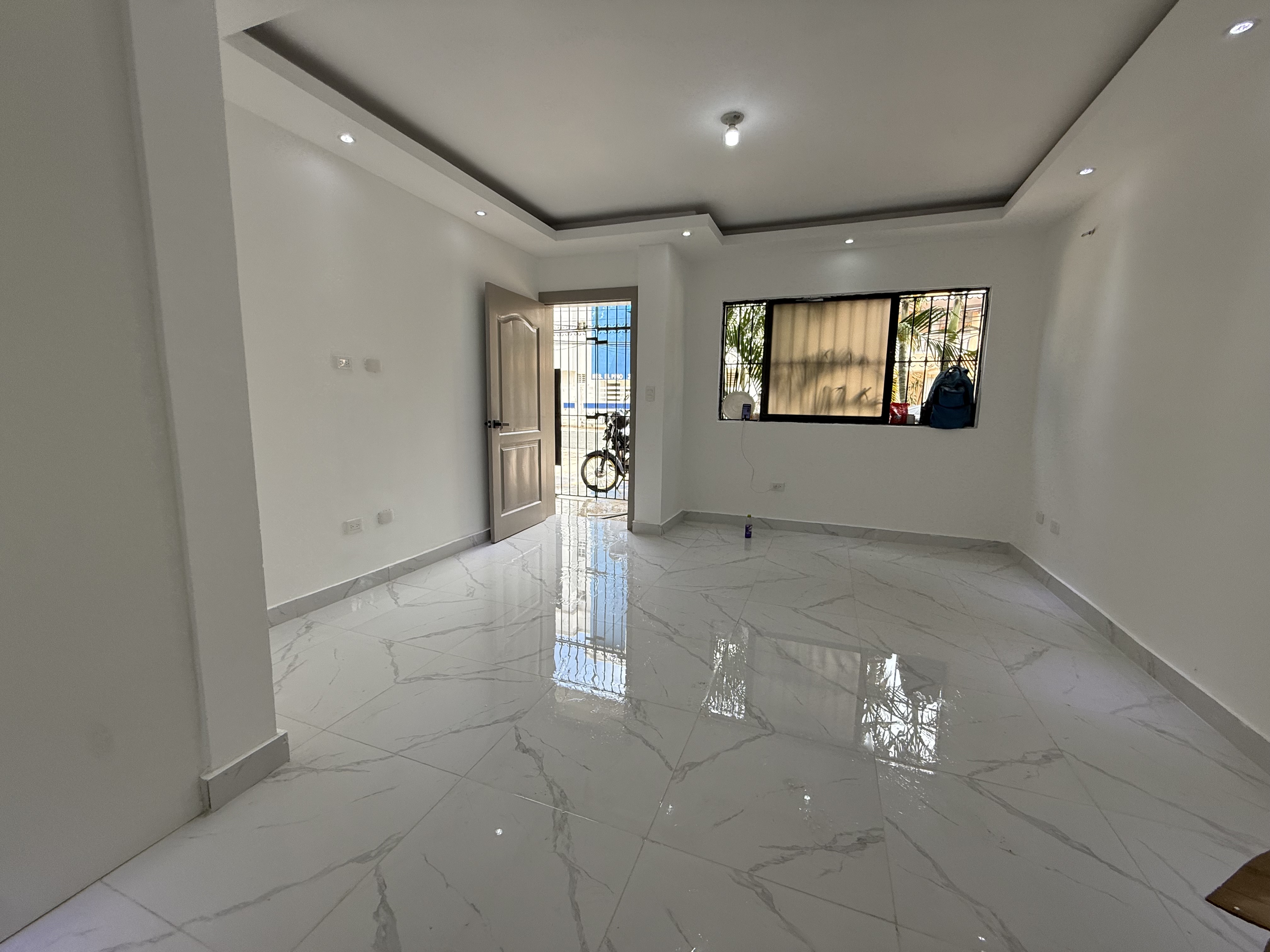 apartamentos - Vendo independencia klm 7 primer nivel 70 mtrs una 6