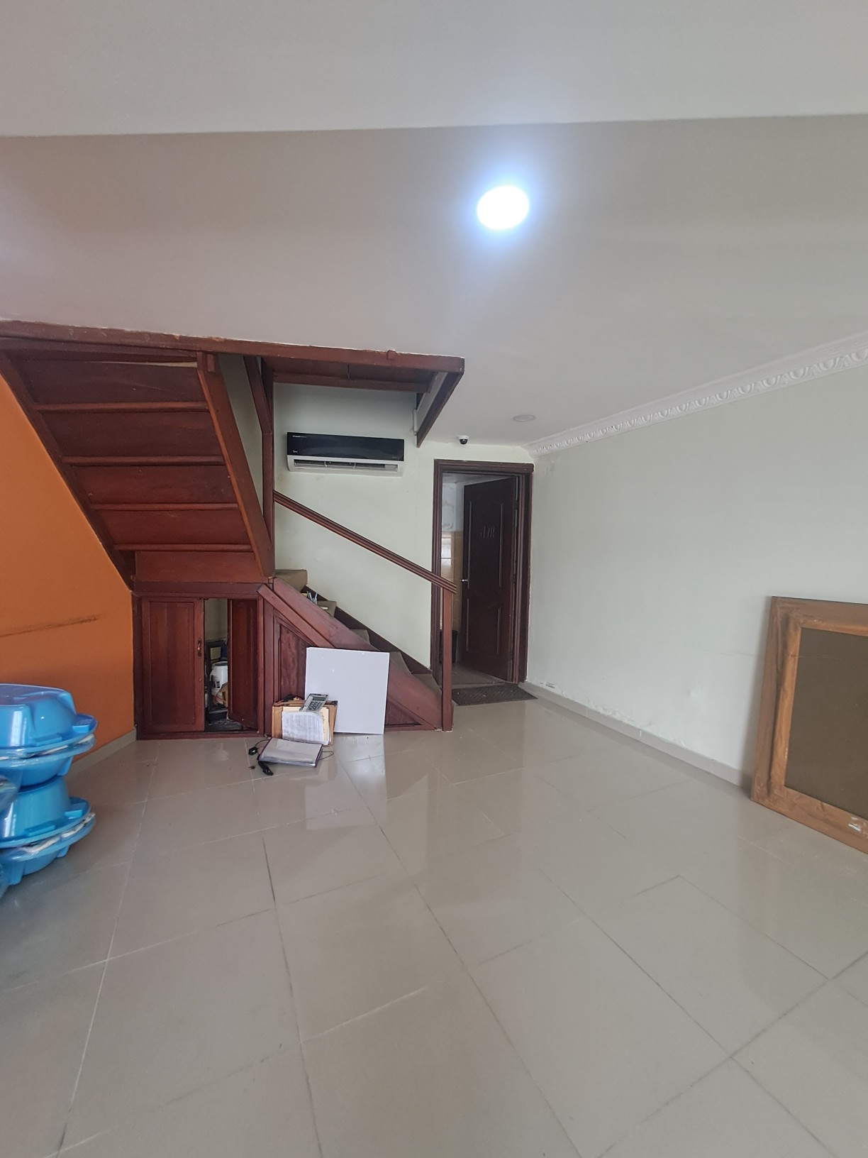 oficinas y locales comerciales - Alquilo Local 80 mts en la 27 febrero  7