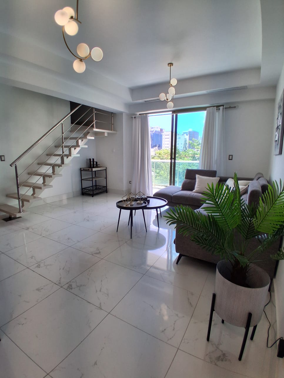 apartamentos - Apartamento Amueblado en piantini    US$ 2,400 3