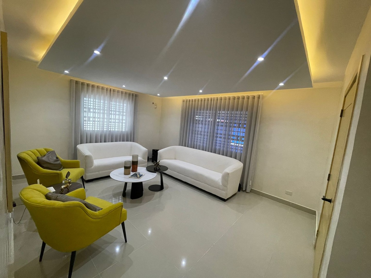 apartamentos - VENDO Hermoso Apartamento Moderno en 1er Piso en Ensanche Ozama SD
Código: PD235 8