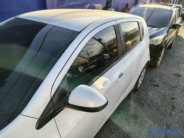 carros - Chevrolet Sonic 2015 3