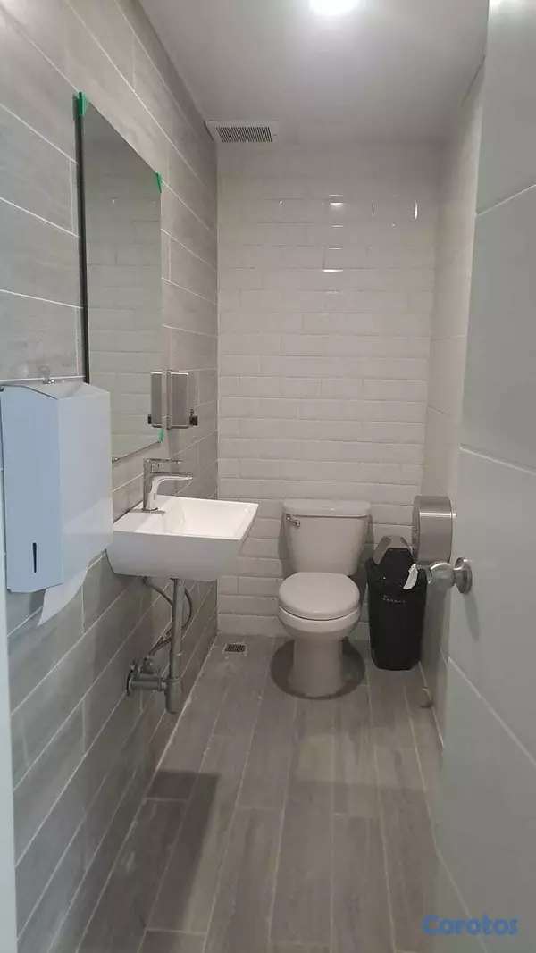 oficinas y locales comerciales - Alquilo Local  comercial  2do piso 59 mts arroyo h 2