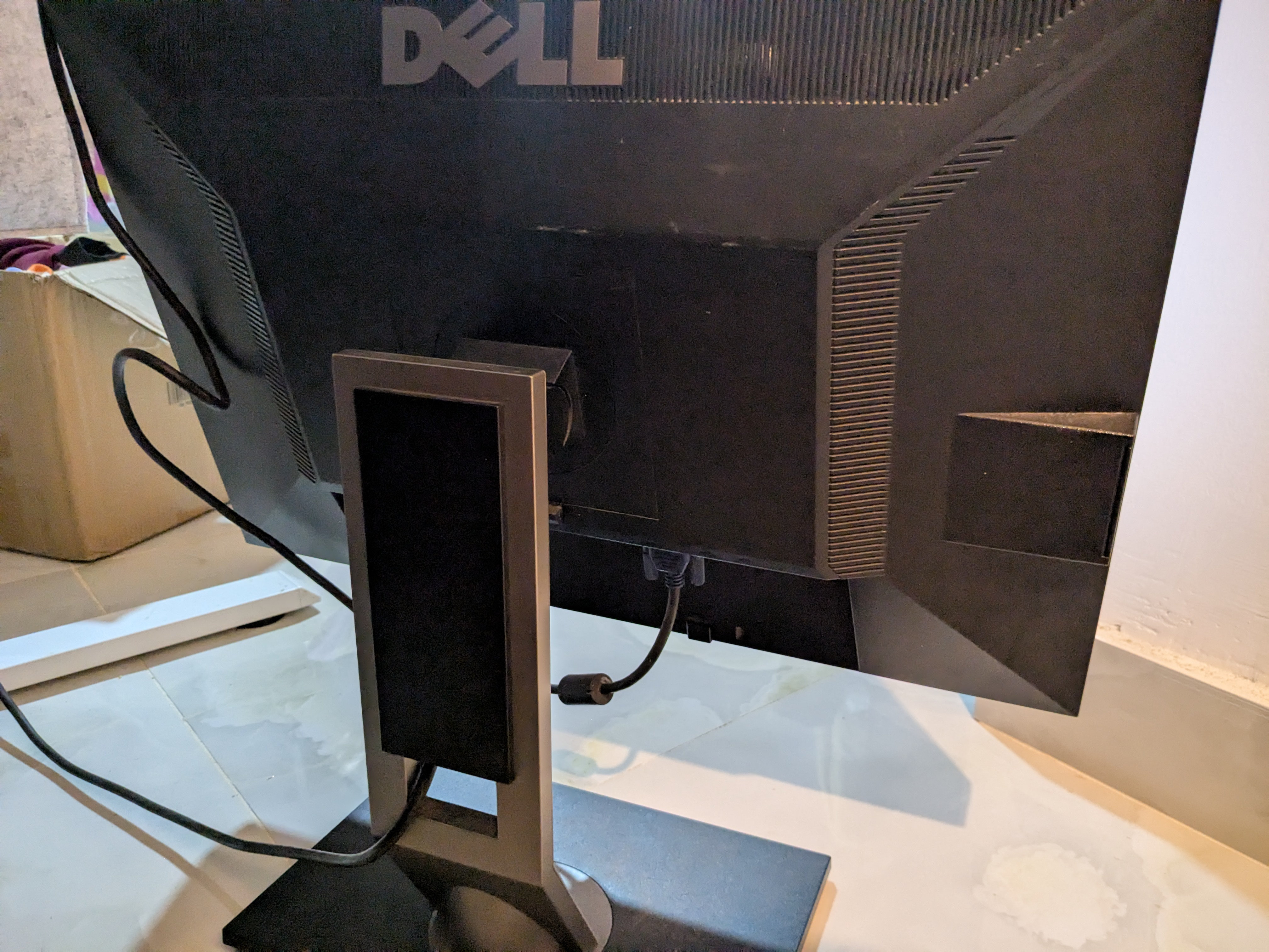 computadoras y laptops - Monitor Dell en buen estado  2