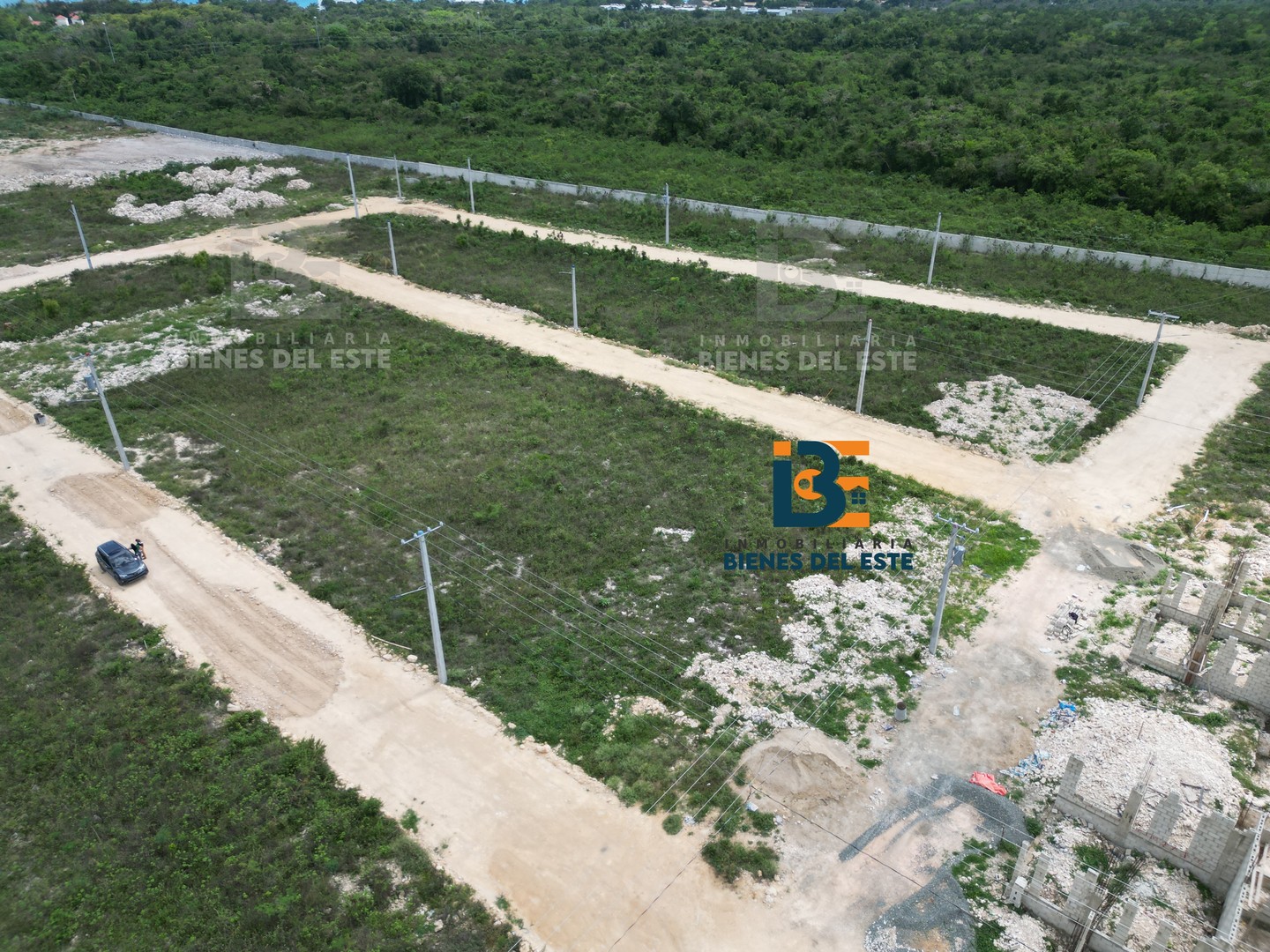 solares y terrenos - Se Vende Solar con 401 Metros de Esquina en Juan Dolio, San Pedro de Macoris. 4