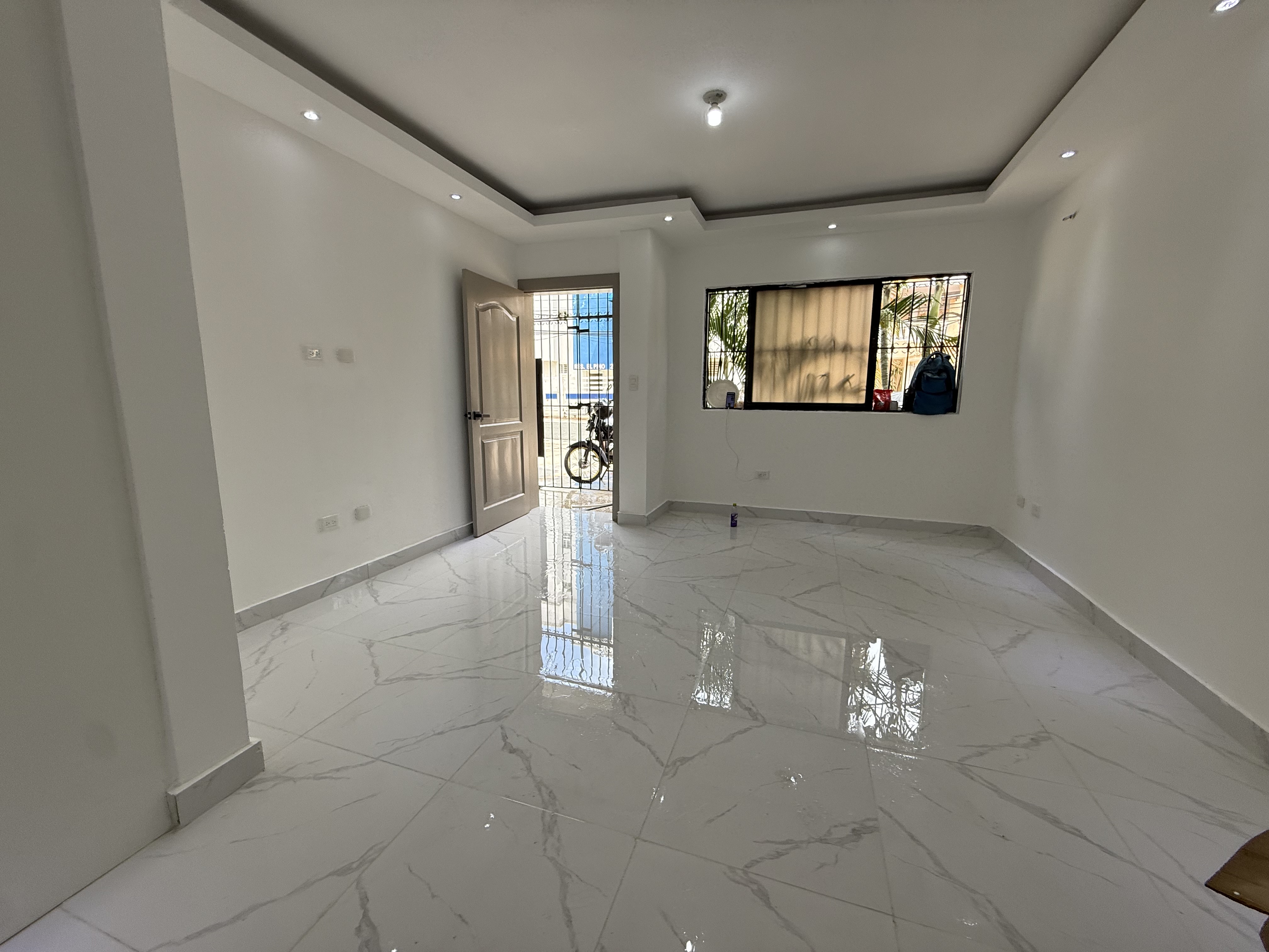 apartamentos - Vendo independencia klm 7 primer nivel 70 mtrs una 7