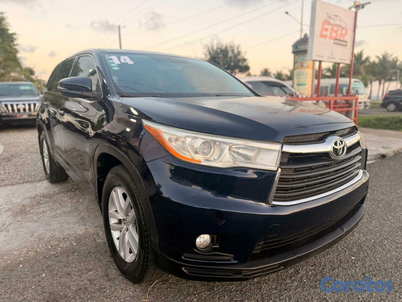jeepetas y camionetas - Toyota Highlander LE Plus 2014  3