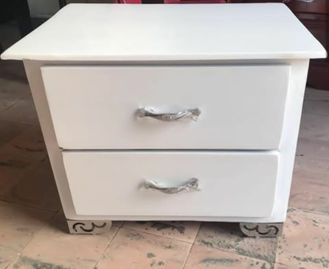 muebles y colchones - Mesa de noche color blanco  1