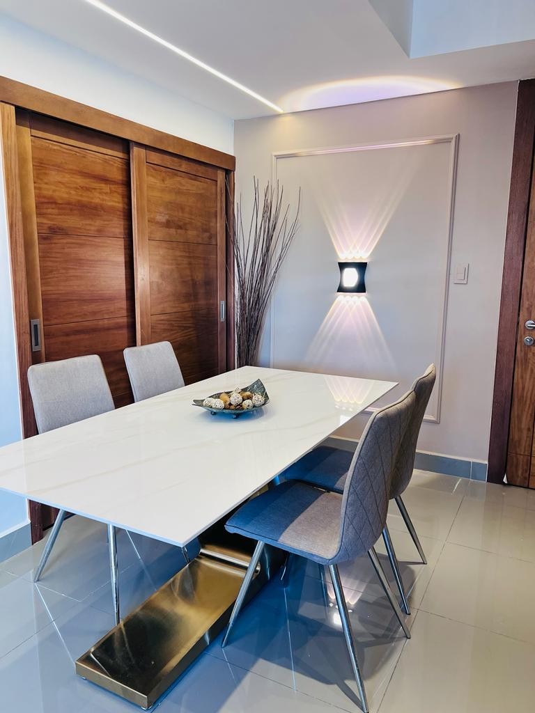 apartamentos - Alquilo apartamento en Evaristo morales. Torre Altamar VII,
 Piso 8
 US$1,100. 2