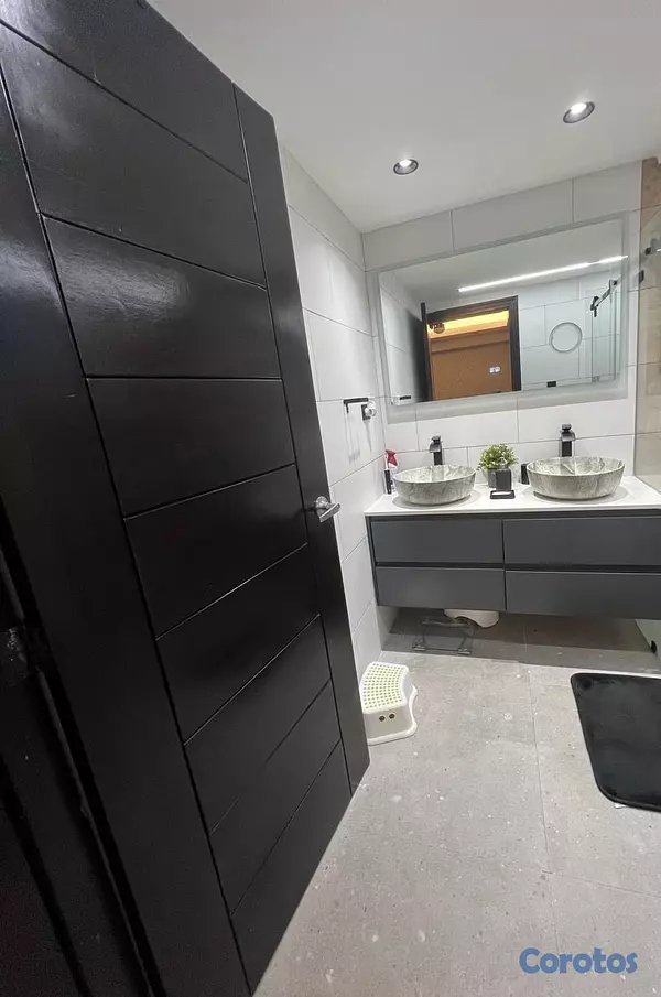 apartamentos - vendo avenida independencia tercer nivel tres habitaciones 2.5 baños dos parqueo 19